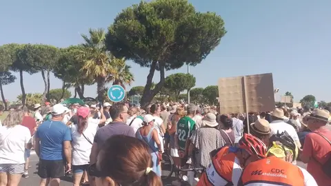 Vecinos de Matalascañas protestan por la nueva Zona Azul.