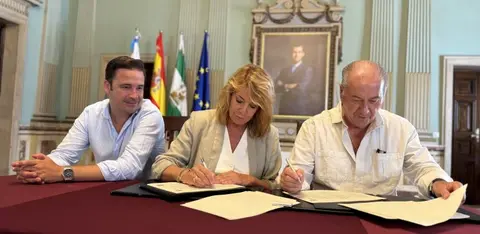 Firma del convenio con el Consejo de Hermandades y Cofradías / Fotografía: Ayuntamiento de Huelva.