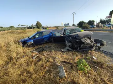 Los coches accidentados / Fotografía: Policía Local de Almonte.