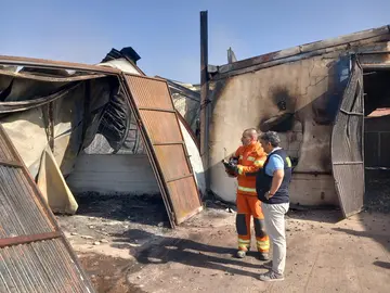 Momento de la visita a las naves afectadas / Fotografía: Junta de Andalucía.