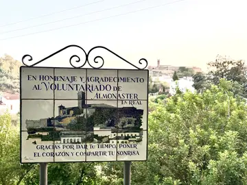 Placa homenaje descubierta en Almonaster La Real. / Fotografía: Ayuntamiento de Almonaster La Real.