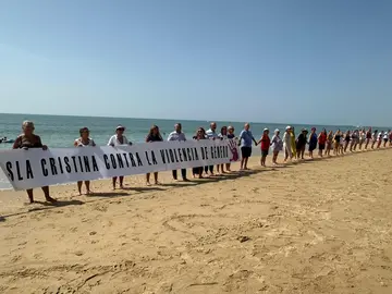 Cadena humana contra la violencia machista en Isla Cristina / Fotografía: Ayuntamiento de Isla Cristina.