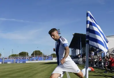 El Recre lanza un córner ante el Central.