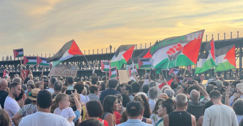 Manifestcaión pro Palestina en el Muelle del Tinto. / Fotografía: M.B.