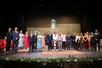 Entrega de medallas de horo del municipio. / Fotografía: Ayuntamiento de Valverde del Camino.
