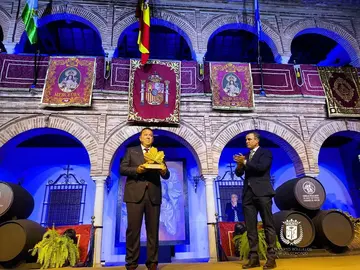 El pregón de Luis Miguel Iglesias Albarrán se gana el corazón de los habitantes de Bollullos. / Fotografía: Ayuntamiento de Bollullos.