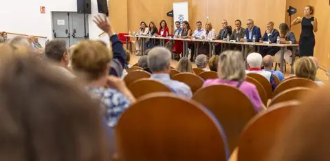 Reunión del Ayuntamiento de Huelva con las Asociaciones Vecinales.
