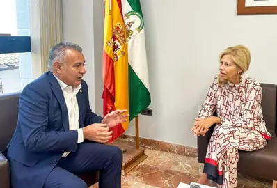 Reunión del alcalde de Isla Cristina con la subdelegada del Gobierno en Huelva.