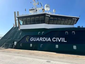 El buque atracado en el Muelle Sur de Huelva.
