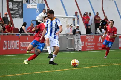Lance del duelo entre la Deportiva Minera y el Recreativo.