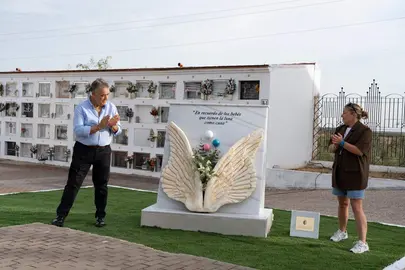 Monumento en el cementerio de Almonte.