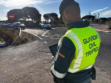 Un control de tr&aacute;fico de la Guardia Civil.