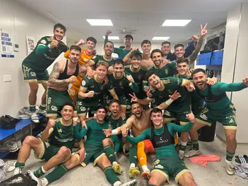 El Recreativo celebra su triunfo en M&aacute;laga.