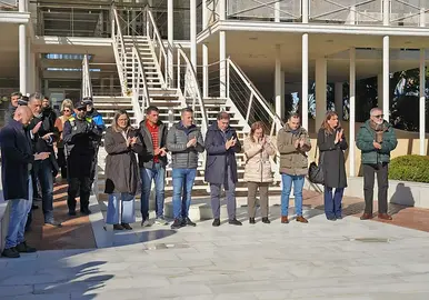 Minuto de silencio en Punta Umbr&iacute;a.