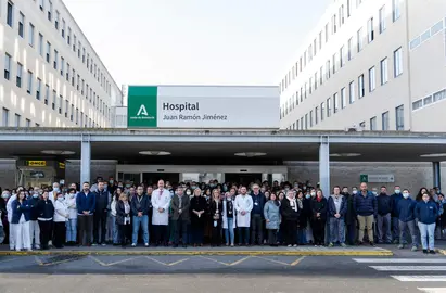 Minuto de silencio en el Hospital Universitario Juan Ram&oacute;n Jim&eacute;nez.