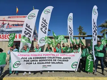 CSIF protesta en Isla Cristina contra la privatizaci&oacute;n de los servicios de Puertos de Andaluc&iacute;a