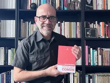 Manuel P&eacute;rez Mart&iacute;n irrumpe con &lsquo;Sangre com&uacute;n&rsquo;, un poemario de denuncia social y mirada a lo cotidiano