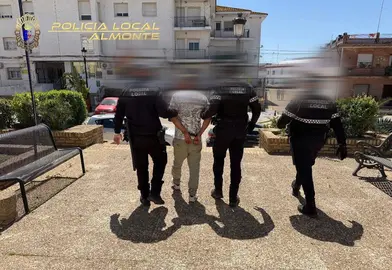 Momento de la detenci&oacute;n. / Fotograf&iacute;a: Polic&iacute;a Local de Almonte.