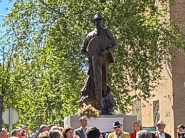 Monumento a La Moni de Huelva.