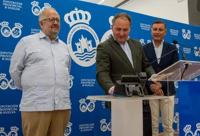 Momento en el que le comunican el premio al ganador mediante una llamada