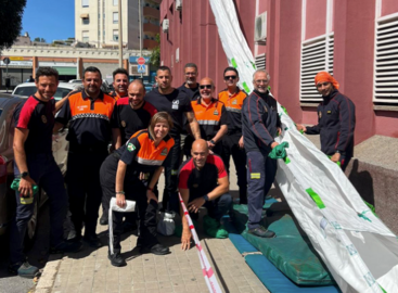 Huelva prueba un innovador sistema de evacuaci&oacute;n masiva con un tobog&aacute;n helicoidal ign&iacute;fugo