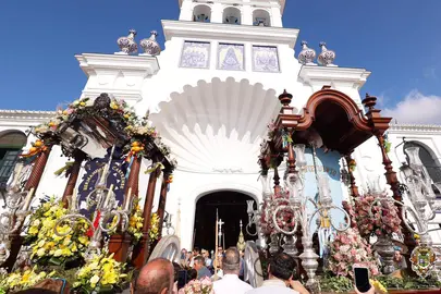 Presentaci&oacute;n de hermandades ante la Blanca Paloma.