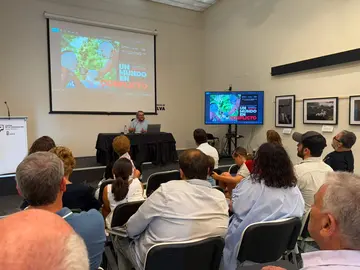 Luis de Vega muestra el lado m&aacute;s &eacute;tico del fotoperiodismo en Huelva