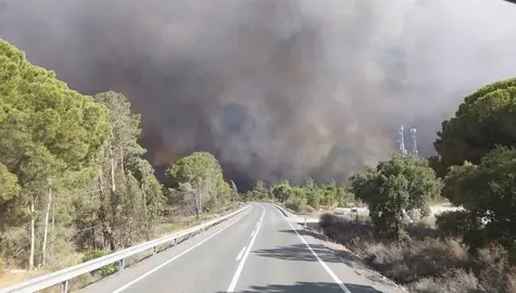 El n&uacute;mero de desalojados por el incendio de Niebla asciende a 467 personas