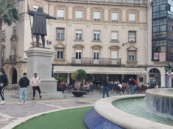 Zona de terrazas en el centro de Huelva.
