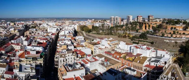 Foto panor&aacute;mica viviendas en la capital onubense