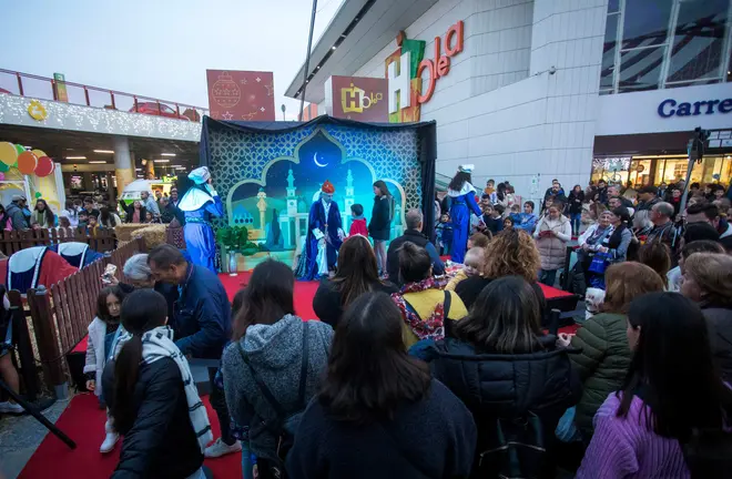 Llegada del emisarios real a Holea