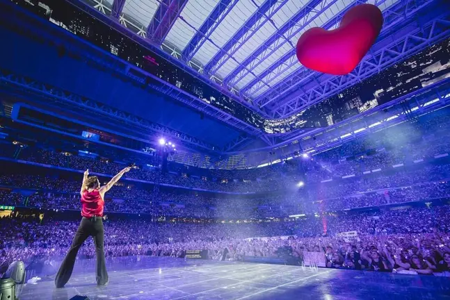 Manuel Carrasco, en el Bernabeu