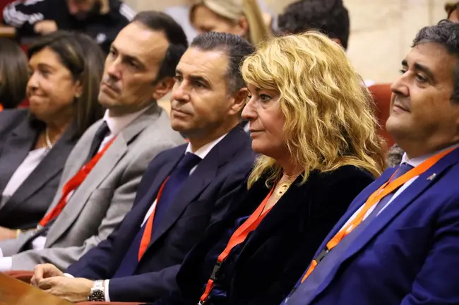 Pilar Miranda, en el centro, acompa&ntilde;ada por Arias y Correa