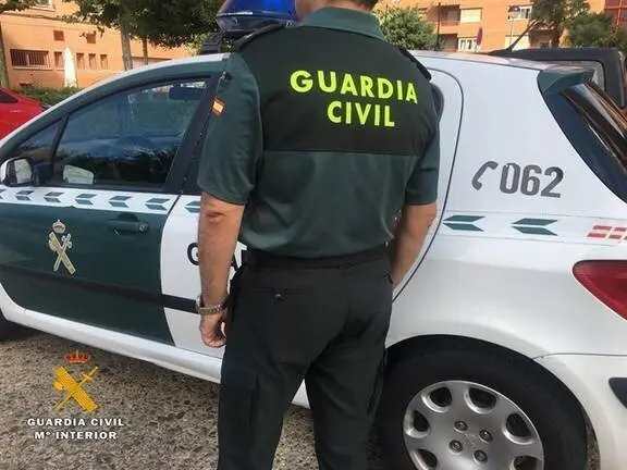 Un agente de la Guardia Civil