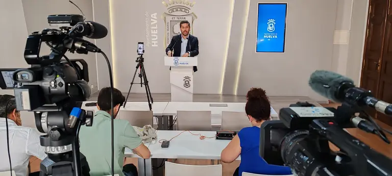 Fran Baluffo en rueda de prensa