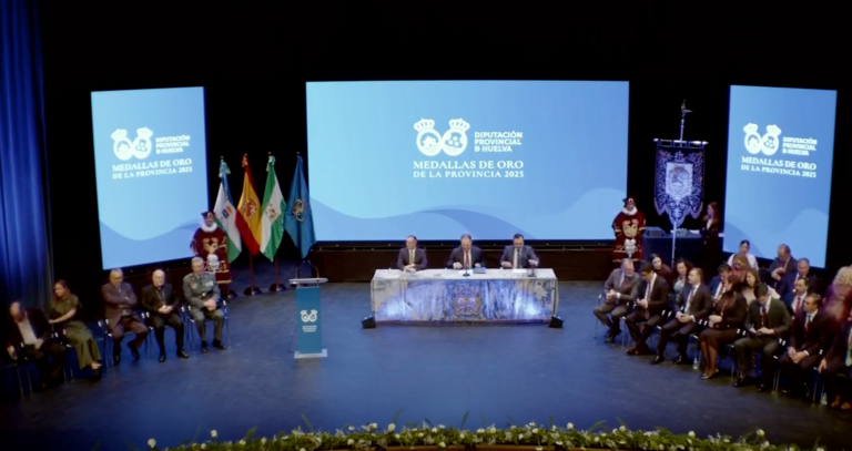 Acto de entrega de las medallas de Huelva.