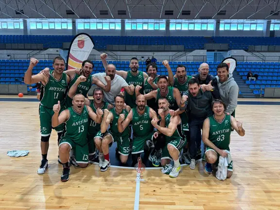 El Anystar tras ganar el MAMBAsket.