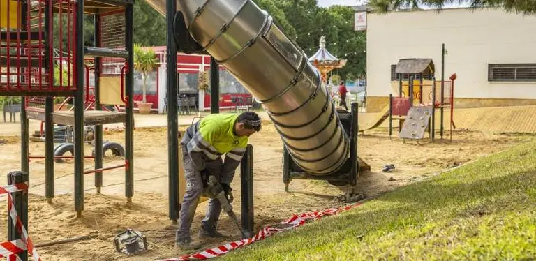 Obra de un parque infantil.
