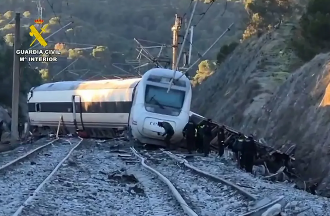 Imagen del accidente del Alvia / Fotograf&iacute;a: Guardia Civil.