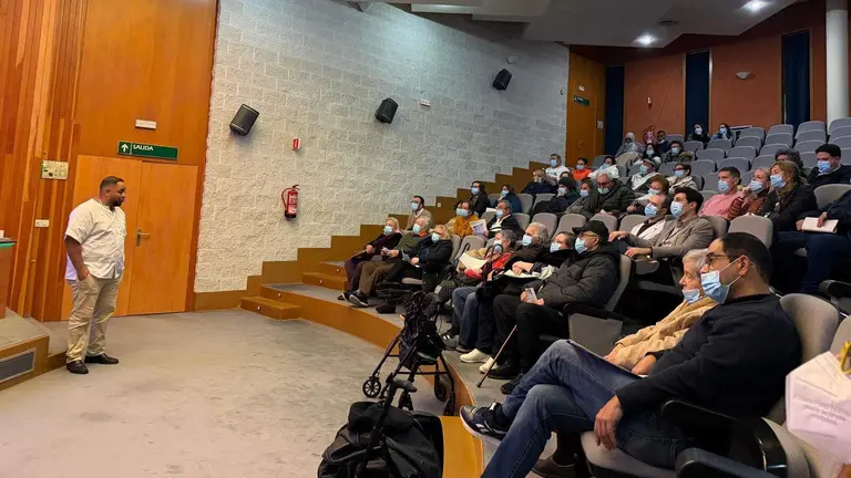 Escuela de familias y pacientes de ictus.