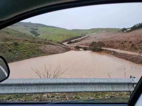 Carretera entre Zufre y el Castillo de las Guardas.