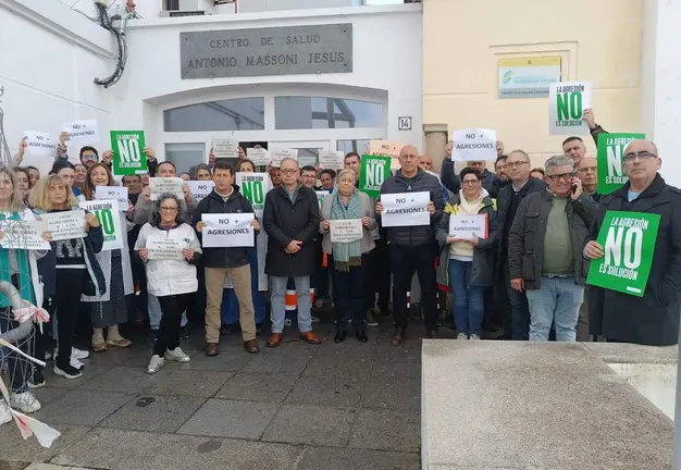 Concentraci&oacute;n por la agresi&oacute;n sufrida en Ayamonte