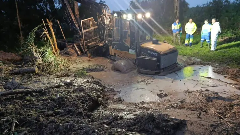 Reparaci&oacute;n de la tuber&iacute;a en Hinojos.