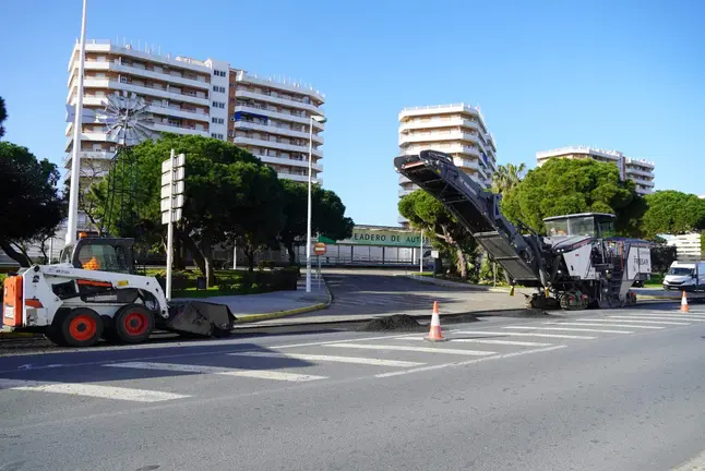 Asfaltado en Punta Umbr&iacute;a.
