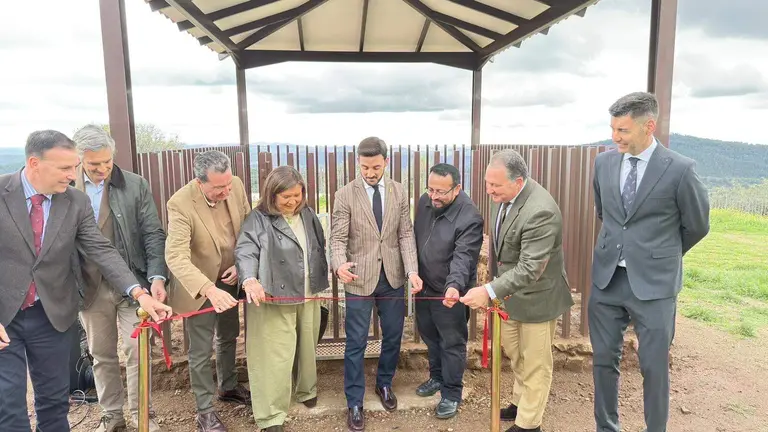 Inauguraci&oacute;n de las cuevas de Al&aacute;jar.