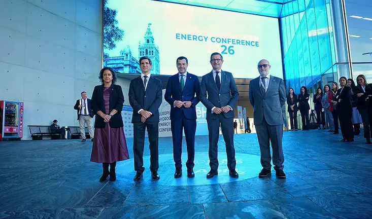 Foto de familia de la inauguraci&oacute;n en Sevilla de la Conferencia Europea de Energ&iacute;a del Hidr&oacute;geno.