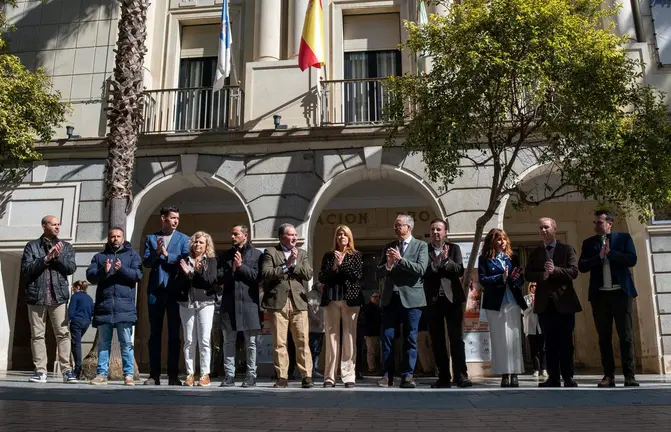 La Diputaci&oacute;n de Huelva guarda un minuto de silencio en memoria de las v&iacute;ctimas del terrorismo