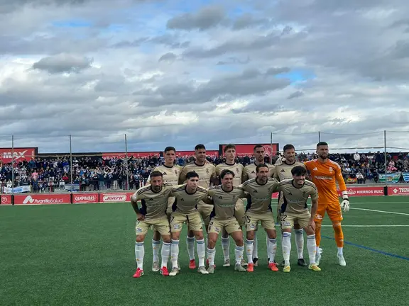 El once del Recre ante el Puente Genil.