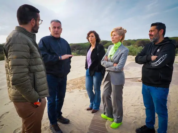 Isla Cristina recibir&aacute; una aportaci&oacute;n urgente de 16.000 metros c&uacute;bicos de arena para recuperar sus playas