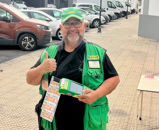 Un vendedor de la ONCE reparte 105.000 euros en Isla Cristina el d&iacute;a de su cumplea&ntilde;os